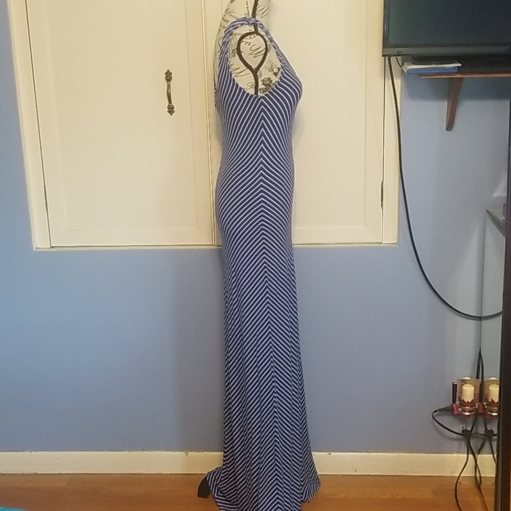 Dress - Picture 7 of 11